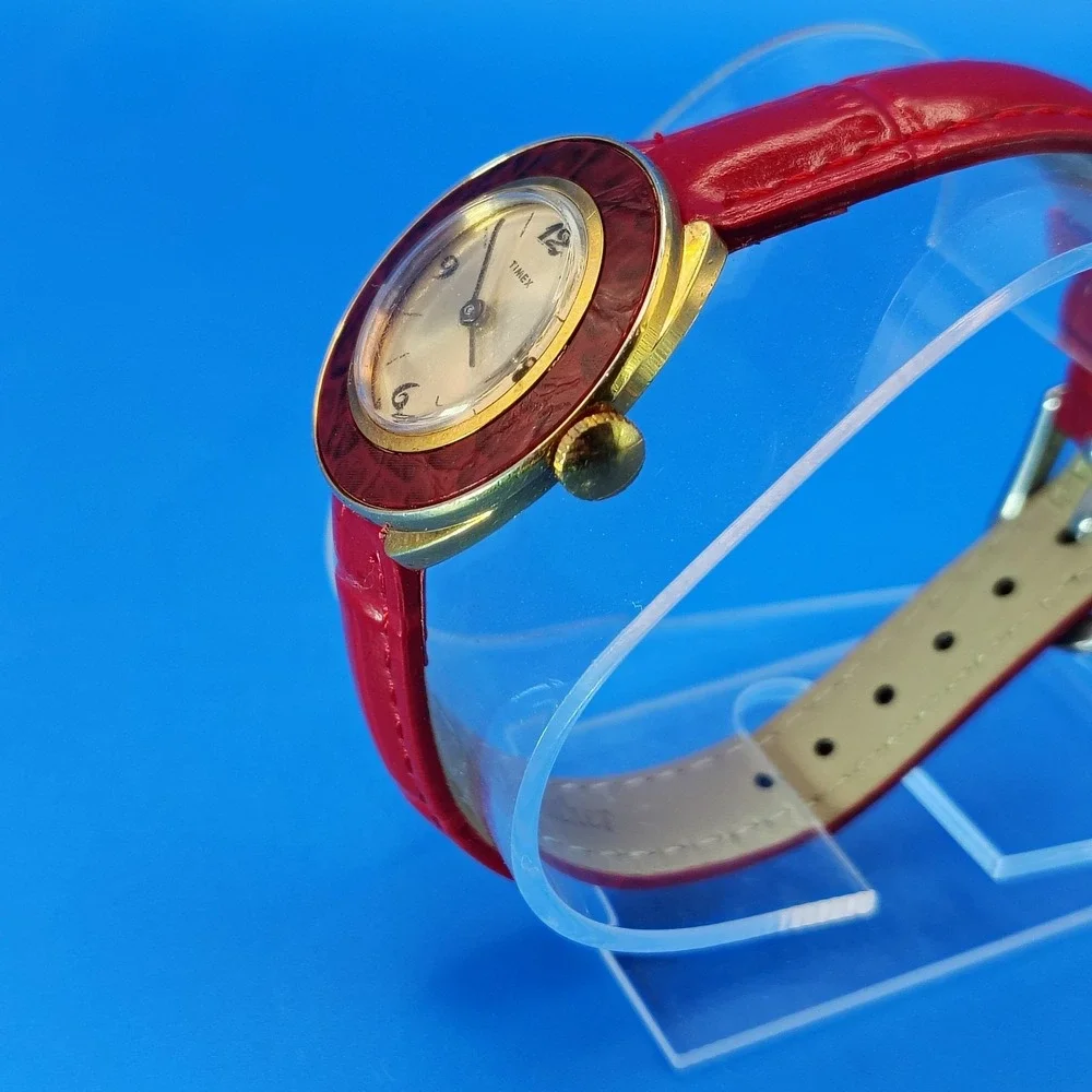 Vintage 1974 Timex Mechanical Wind 27mm Women's‎ Watch New Leather Size 4-6.75